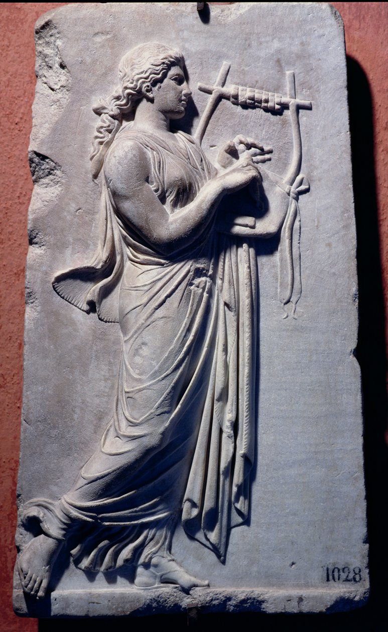 Reliëf dat Terpsichore, de muze van dans en zang, afbeeldt door Greek