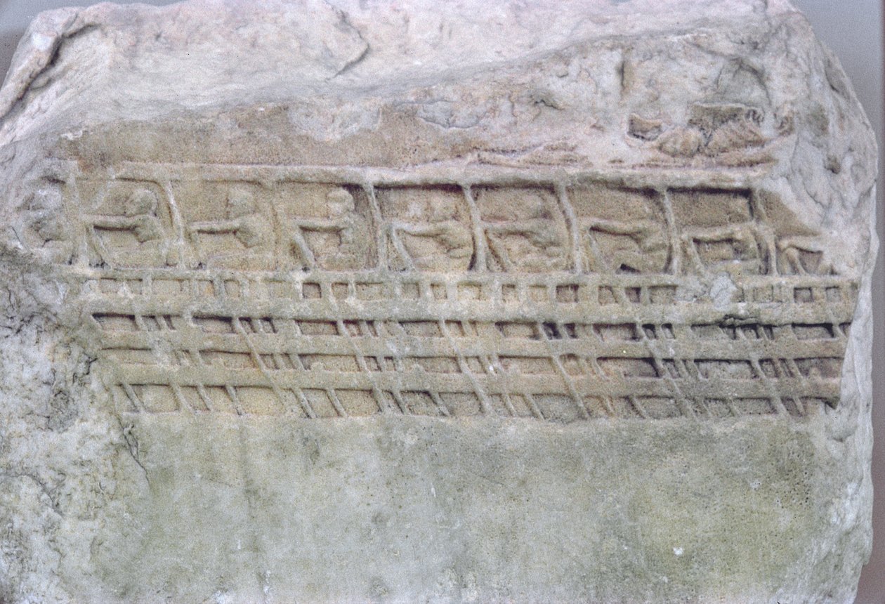 Reliëf van een trireem door Greek School