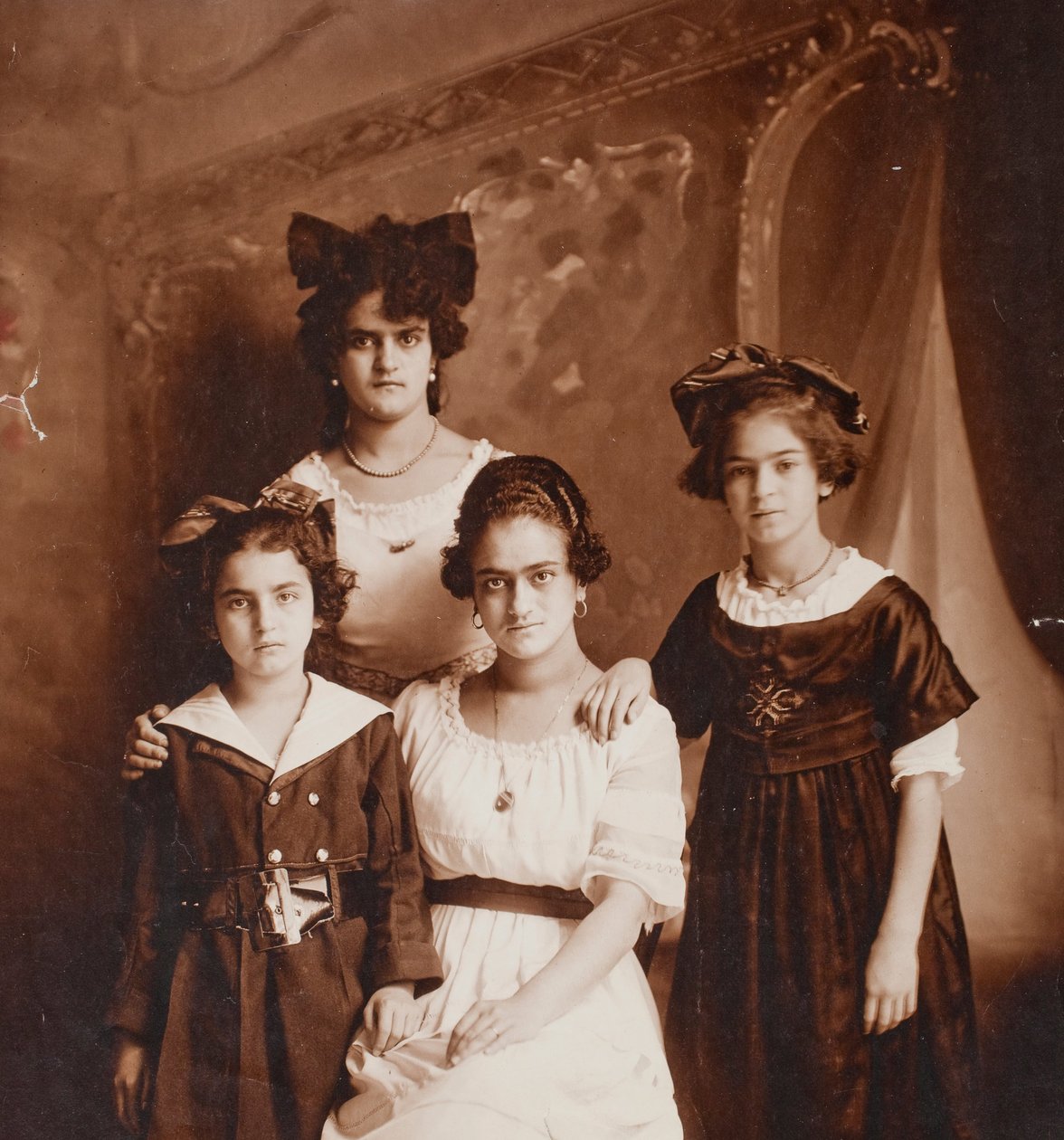Matilde, Adriana, Frida en Cristina Kahlo door Guillermo Kahlo