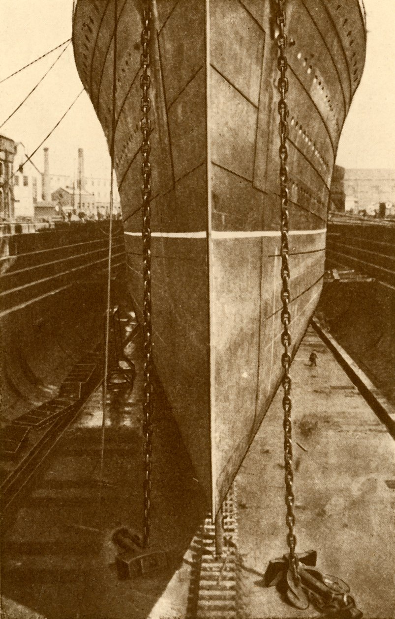 De Mauretania in droogdok, ca. 1930 door H. Aslin