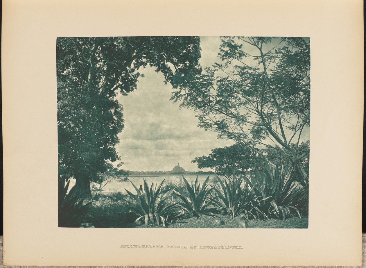 Jetawanarama Dagaba in Anuradhapura door Henry W. Cave