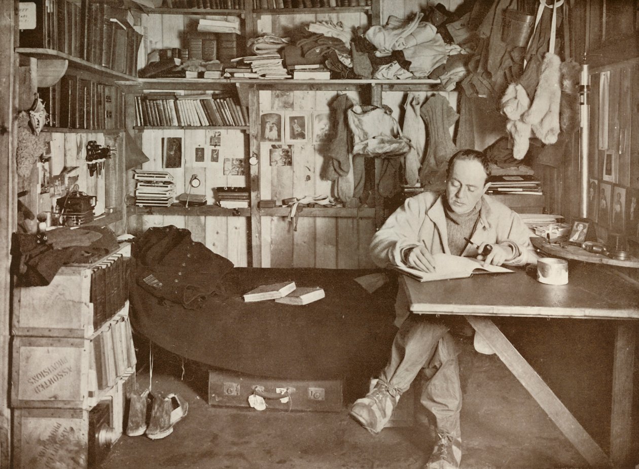 Kapitein Scott in zijn studeerkamer, ca. 1911, 1913 door Herbert Ponting