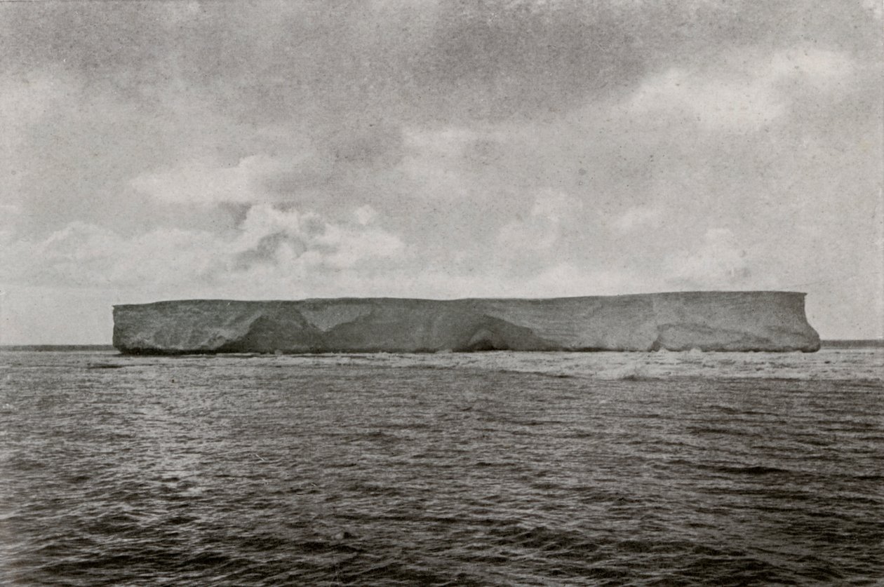 De Eerste IJsberg, ca. 1910, 1913 door Herbert Ponting