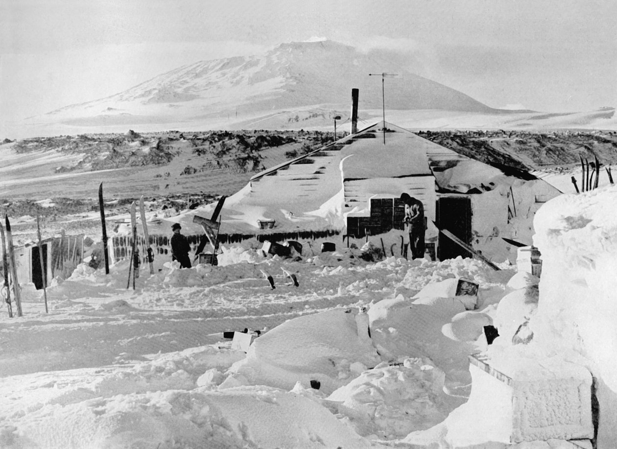 De hut na de winter, ca. 1911, 1913 door Herbert Ponting