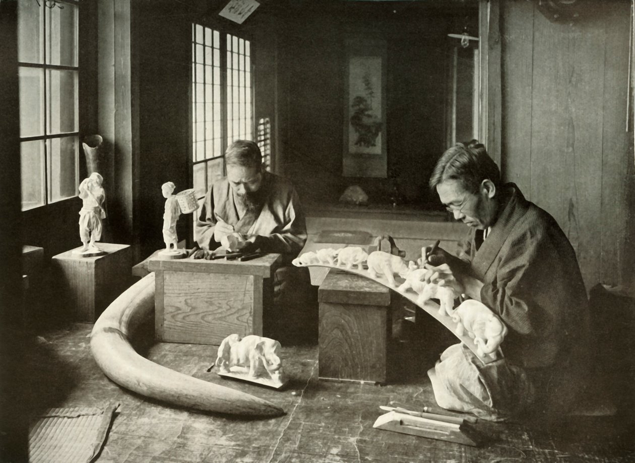 De ivoorsnijders, 1910 door Herbert Ponting