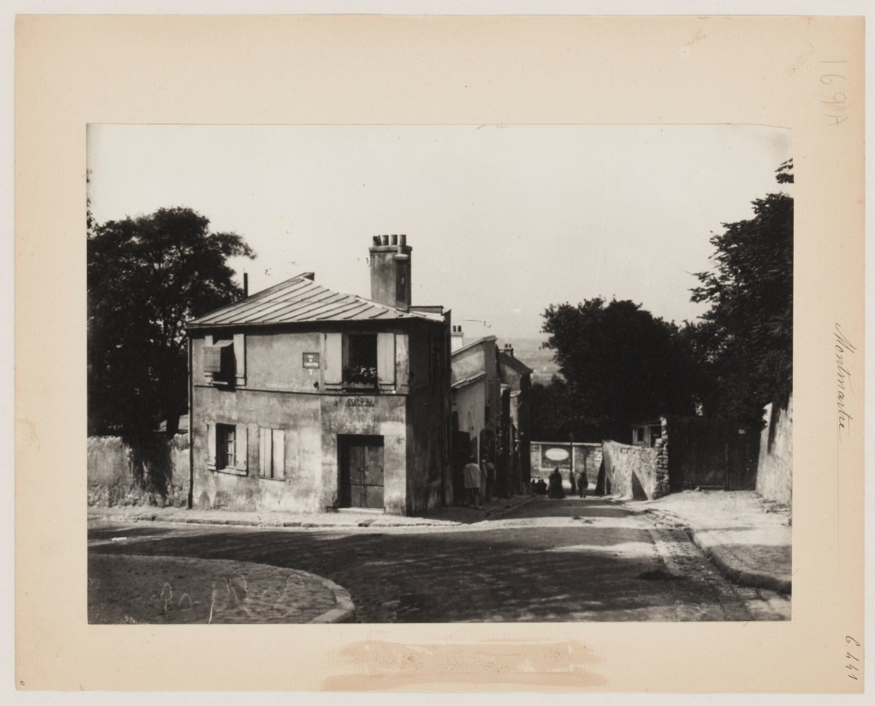 Een straat in Montmartre, Parijs, c.1890 door Hippolyte Blancard
