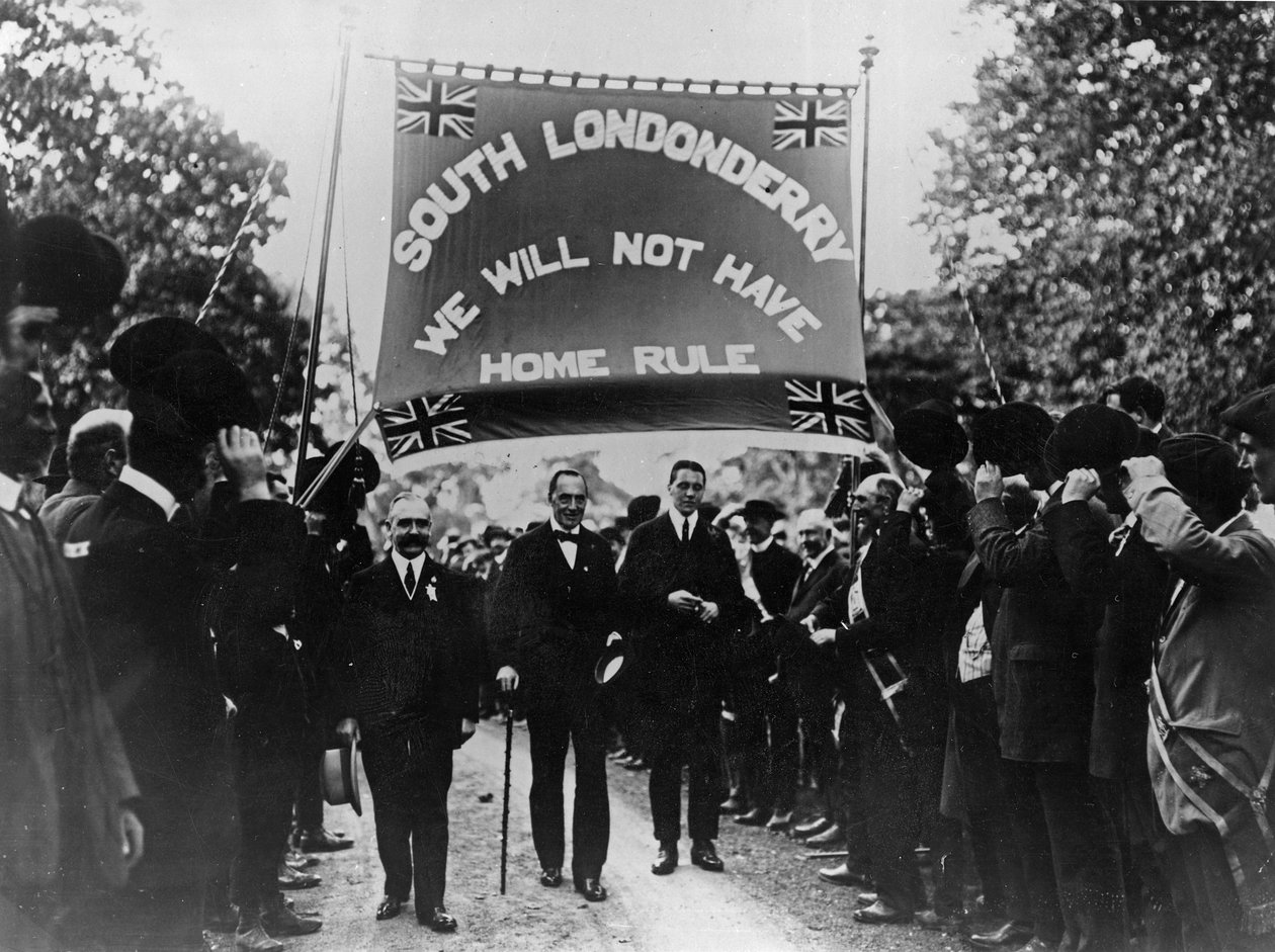 Sir Edward Carson bij een Zuid-Londonderry Unionistische mars door Irish Photographer
