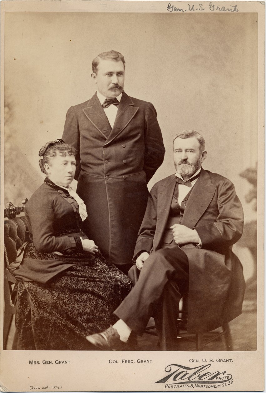 Julia T (Dent) Grant (1826-1902); Ulysses Simpson Grant (1822-85), generaal van het Unieleger, 18e president van de VS; kolonel Frederick Dent Grant (1850-1912) (albuminefoto) door Isaiah Taber