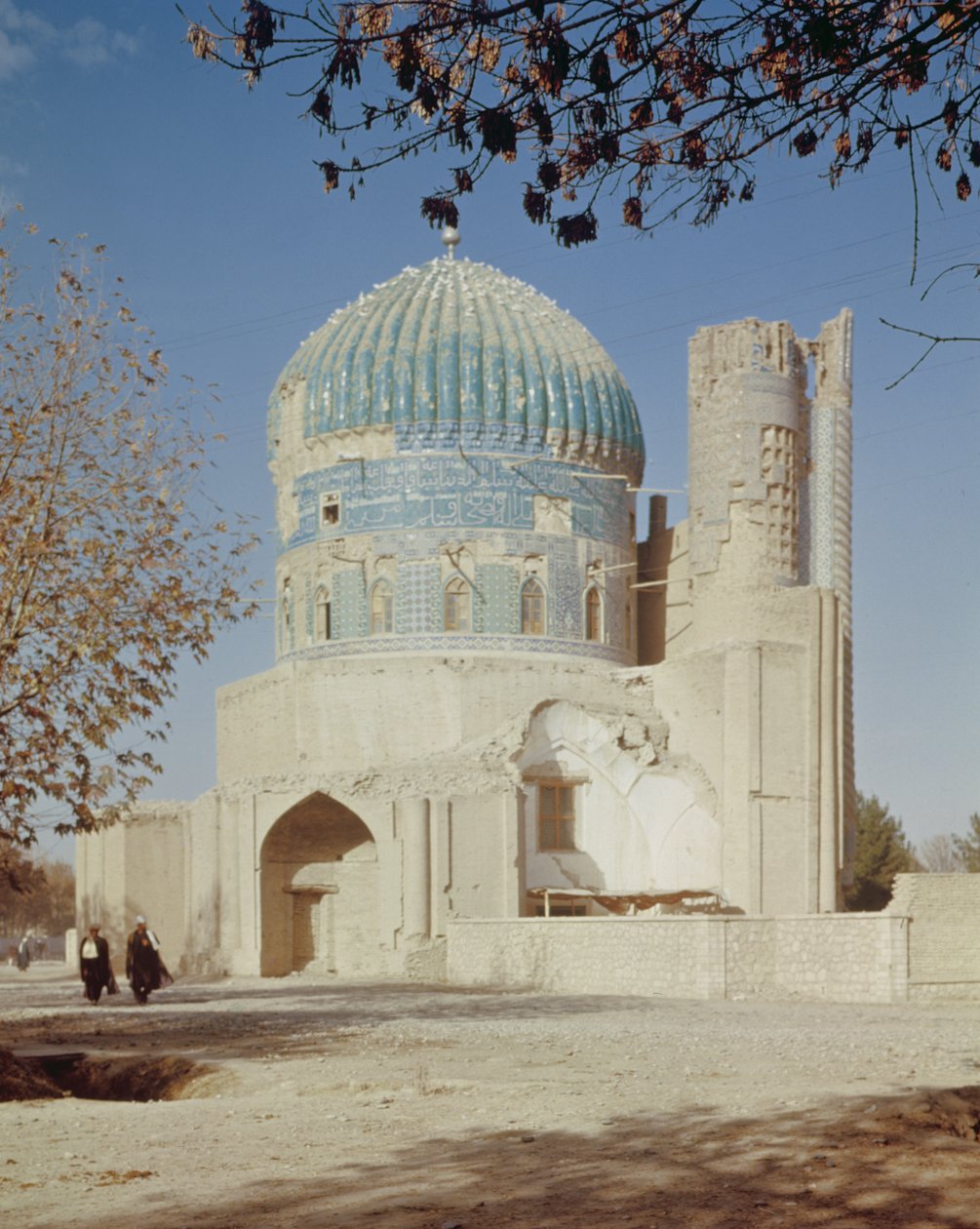 Masjid-i Khwaja Abu Nasr Parsa door Islamic School