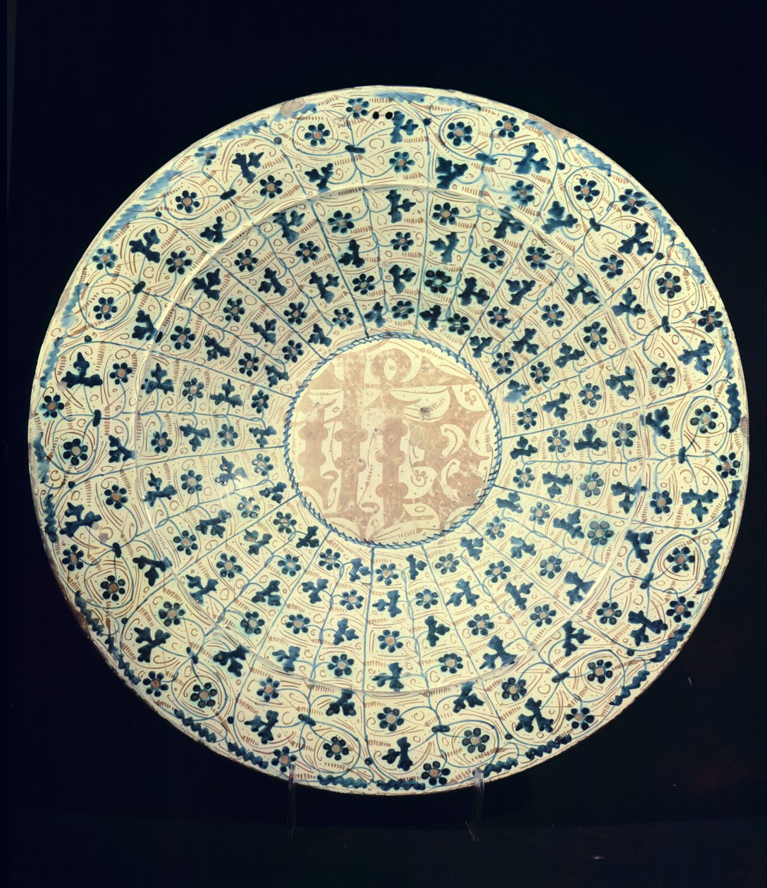 Geel en blauw bord, Moors (faience) door Islamic School