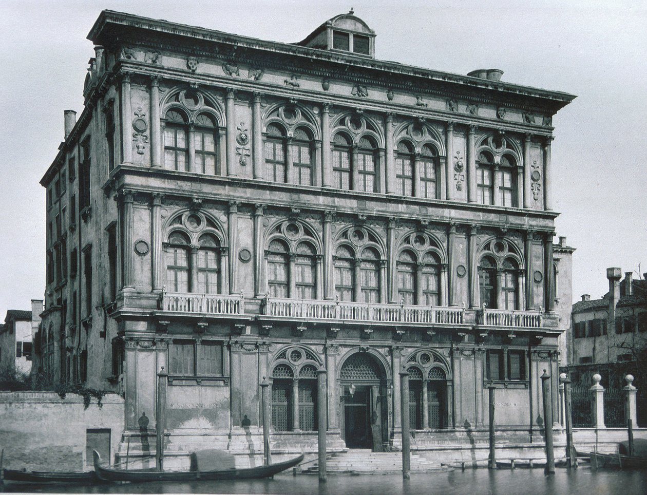 Palazzo Vendramin Calergi door Italian Photographer
