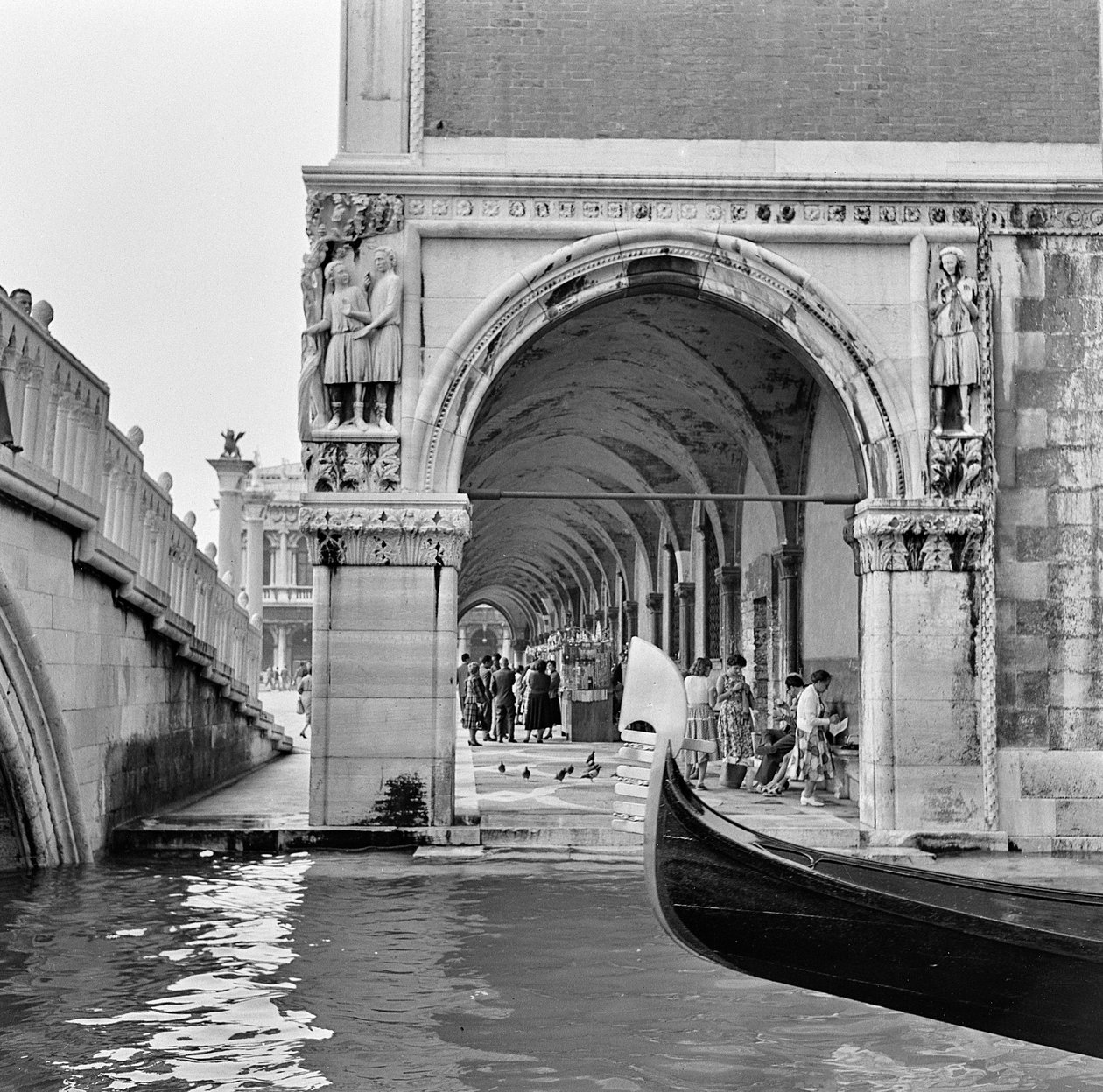 Venetiaanse scène, ca. 1960 door Italian Photographer