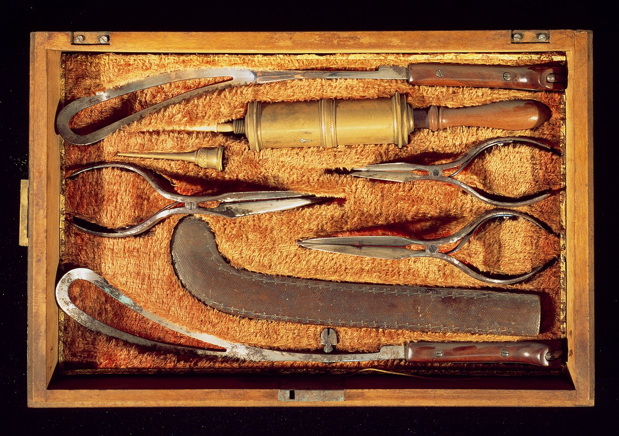 Doos met verloskundige instrumenten (hout & metaal) door Italian School
