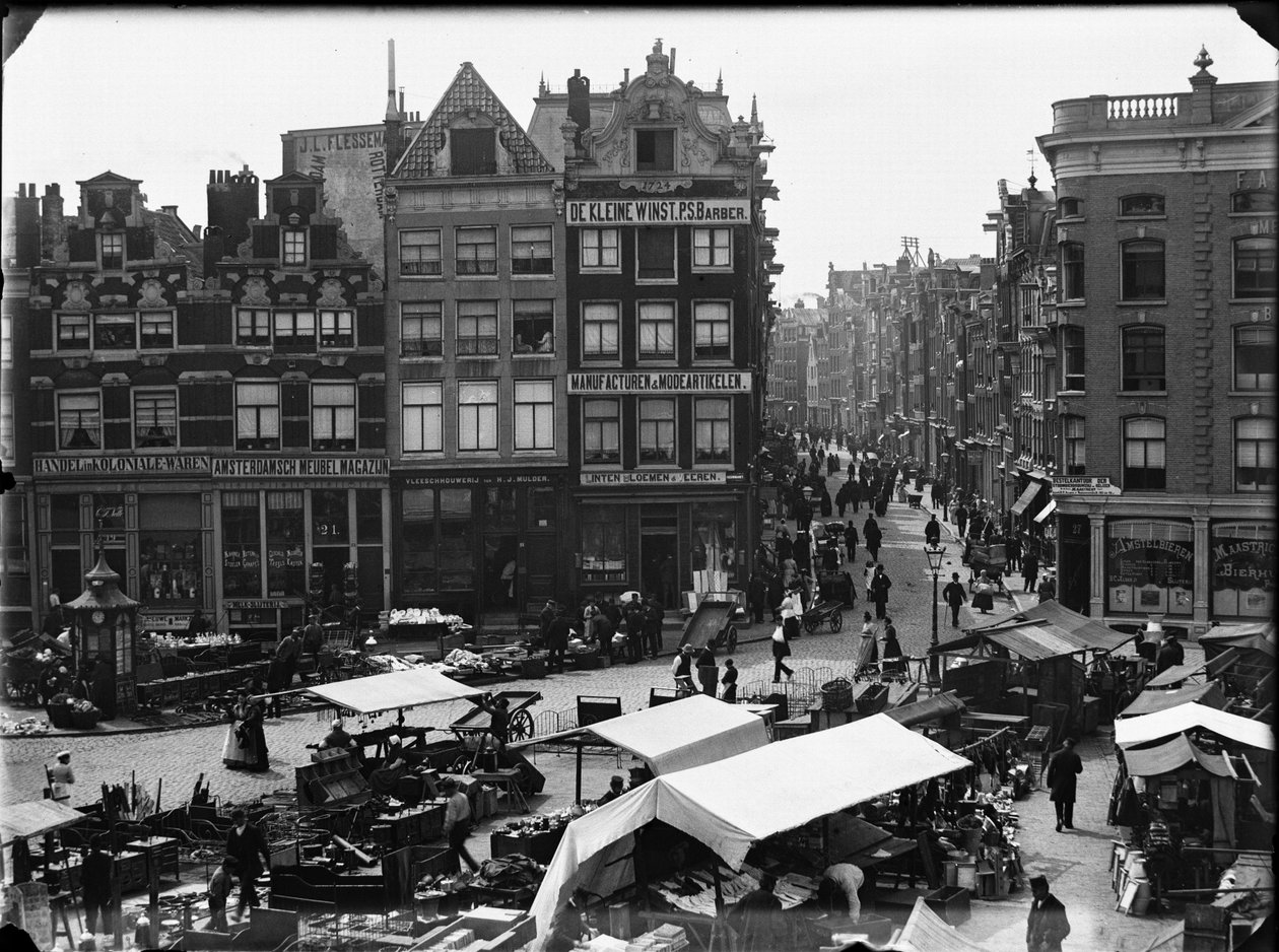 Nieuwmarkt 19-27 door Jacob Olie