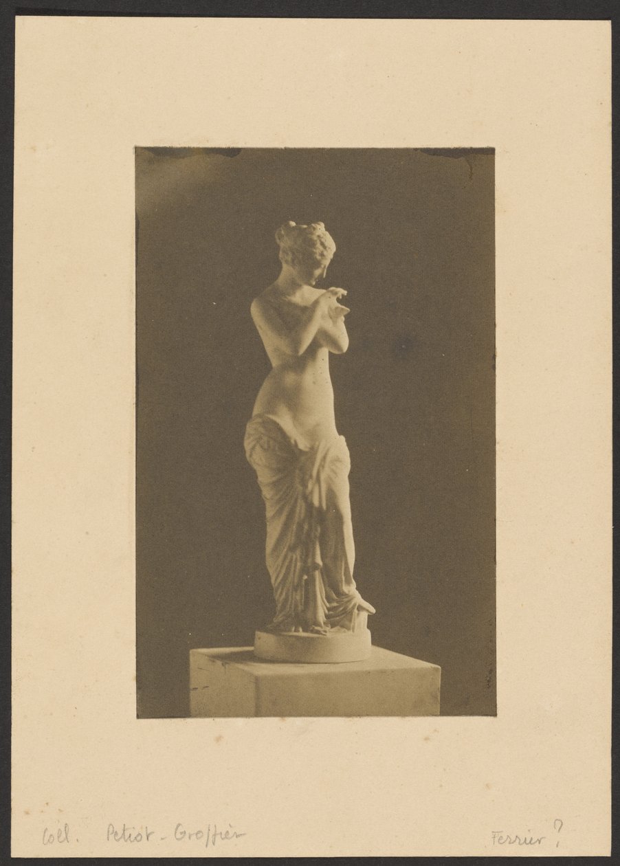 [Standbeeld van vrouw]. door Jacques Alexandre Ferrier