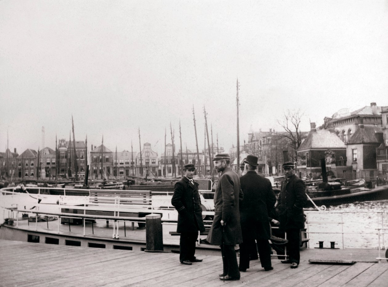 Mannen bij een kanaalboot, Rotterdam, 1898 door James Batkin