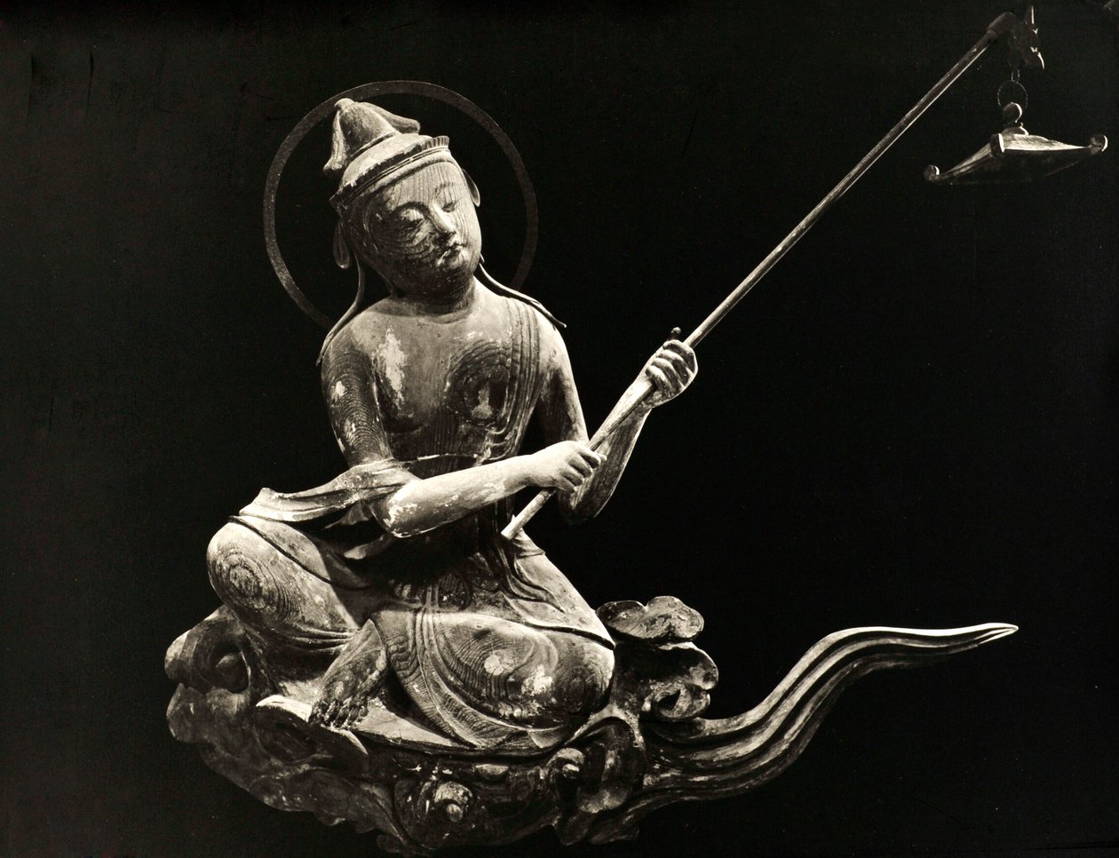 Bosatsu speelt muziekinstrument, uit de 11e eeuw, late Heian-periode, Byodo-In, Kyoto door Japanese Photographer