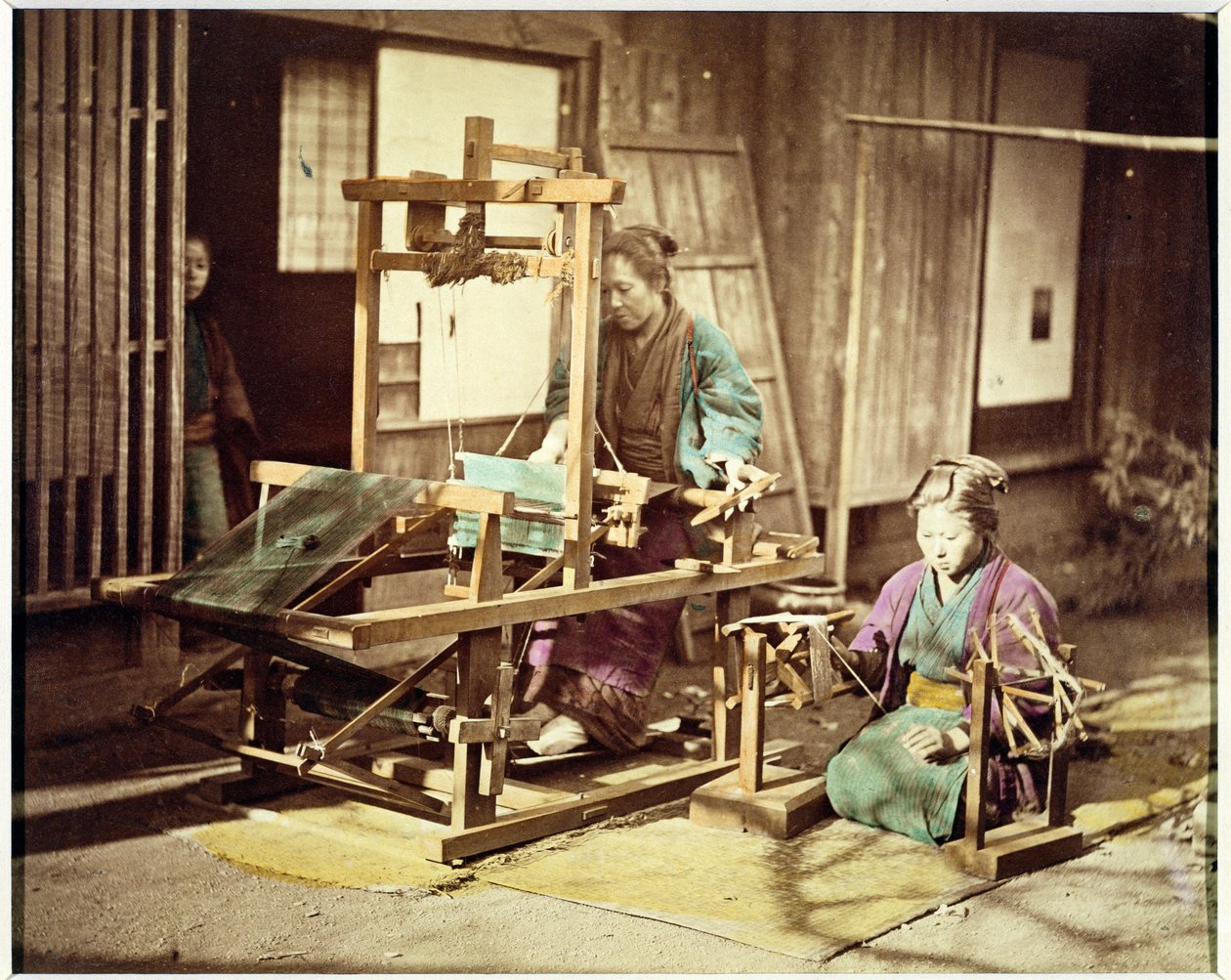 Japanse vrouwen aan het weven door Japanese Photographer