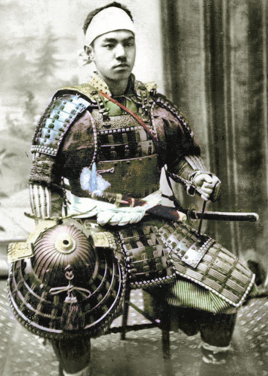 Samurai van Oud Japan bewapend met volledige lichaamsbepantsering, ca. 1880 (handgekleurde albuminefoto) door Japanese Photographer