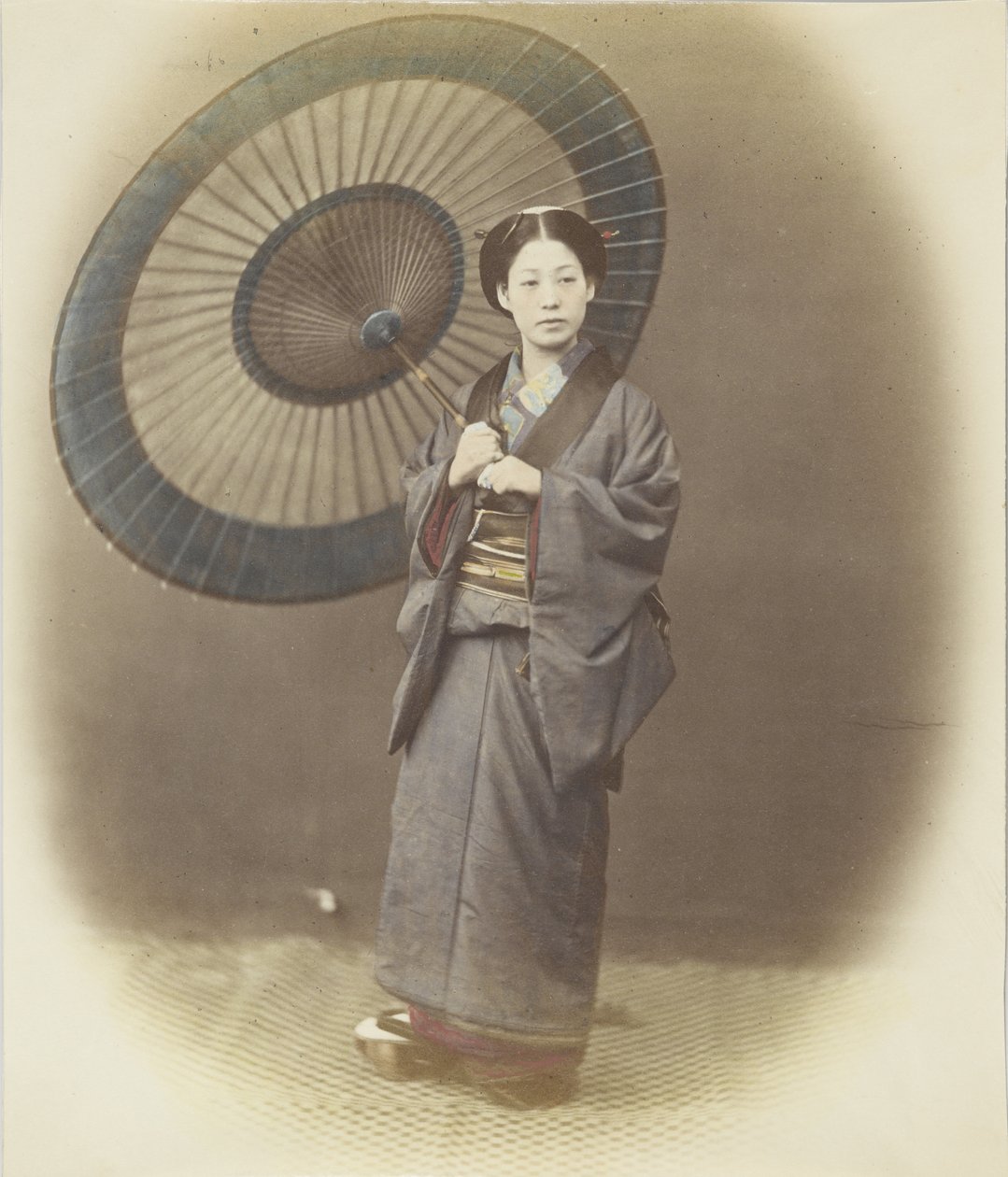 Japanse vrouw met paraplu door Japanese Photographer