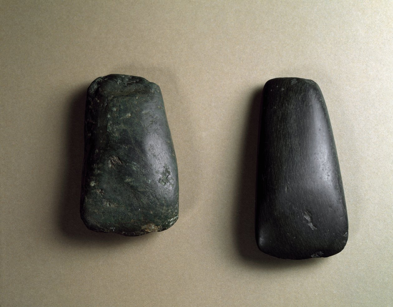 Vuursteen bijlbladen, Jomon-periode 4500-3700 v.Chr. door Japanese School