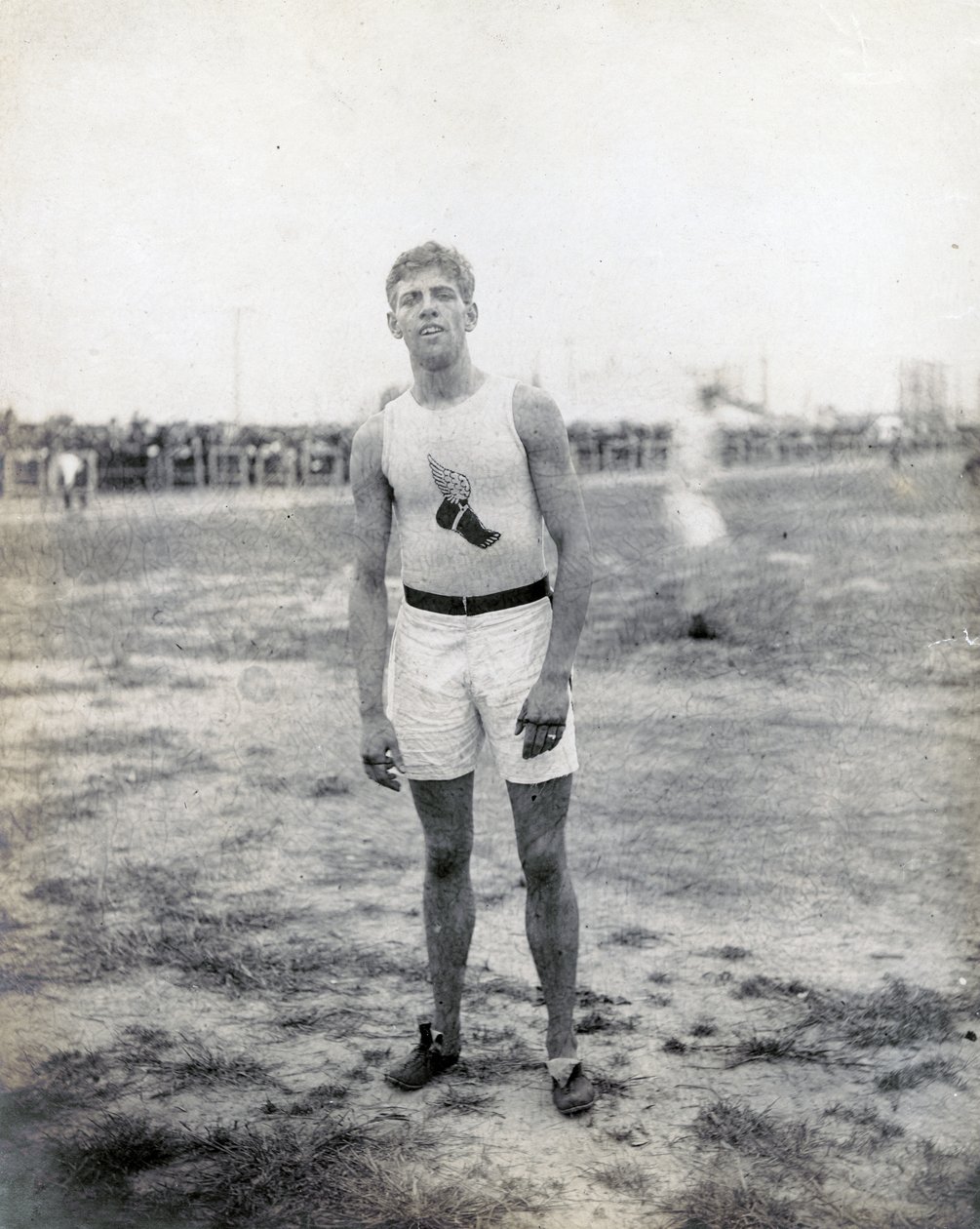 H.L. Hillman van de New York Athletic Club, staand en naar de camera kijkend door Jessie Tarbox Beals