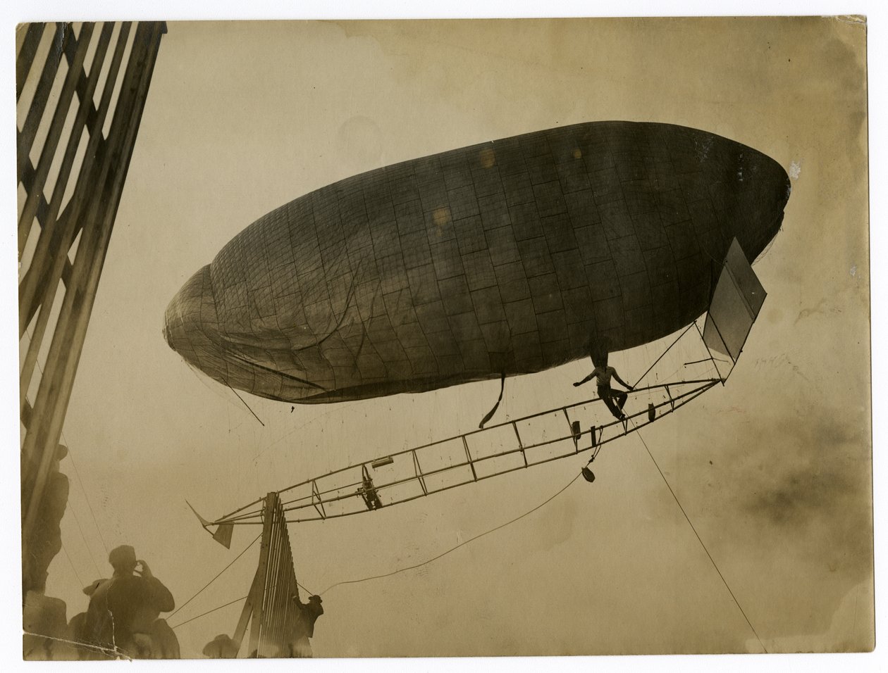 Luchtschip "California Arrow" door Jessie Tarbox Beals