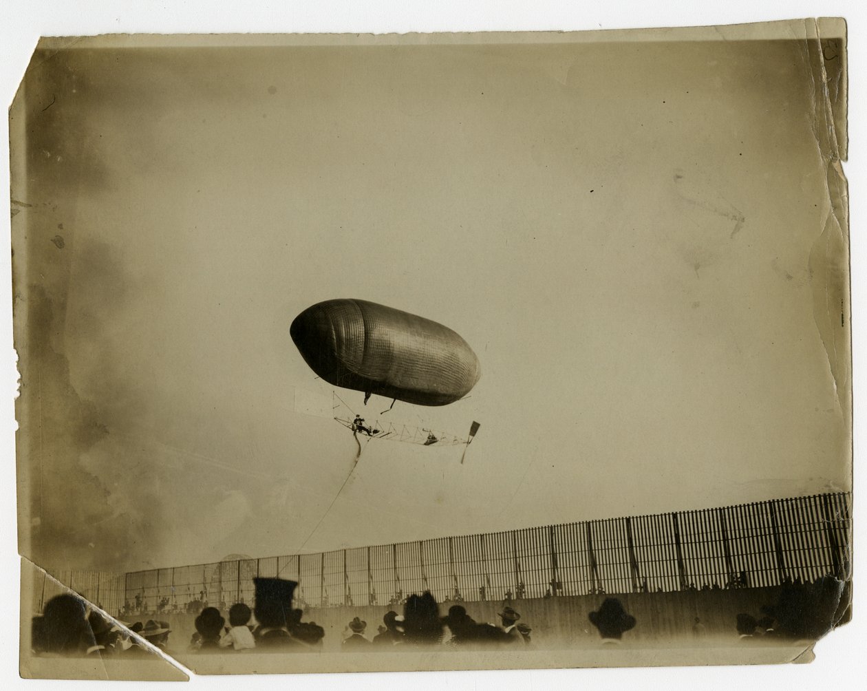 Luchtschip "California Arrow" door Jessie Tarbox Beals