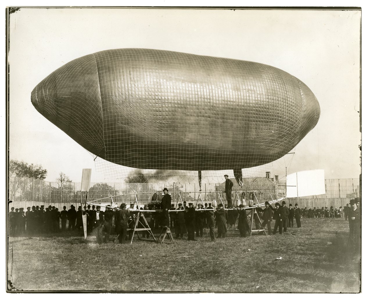 Luchtschip "California Arrow" door Jessie Tarbox Beals