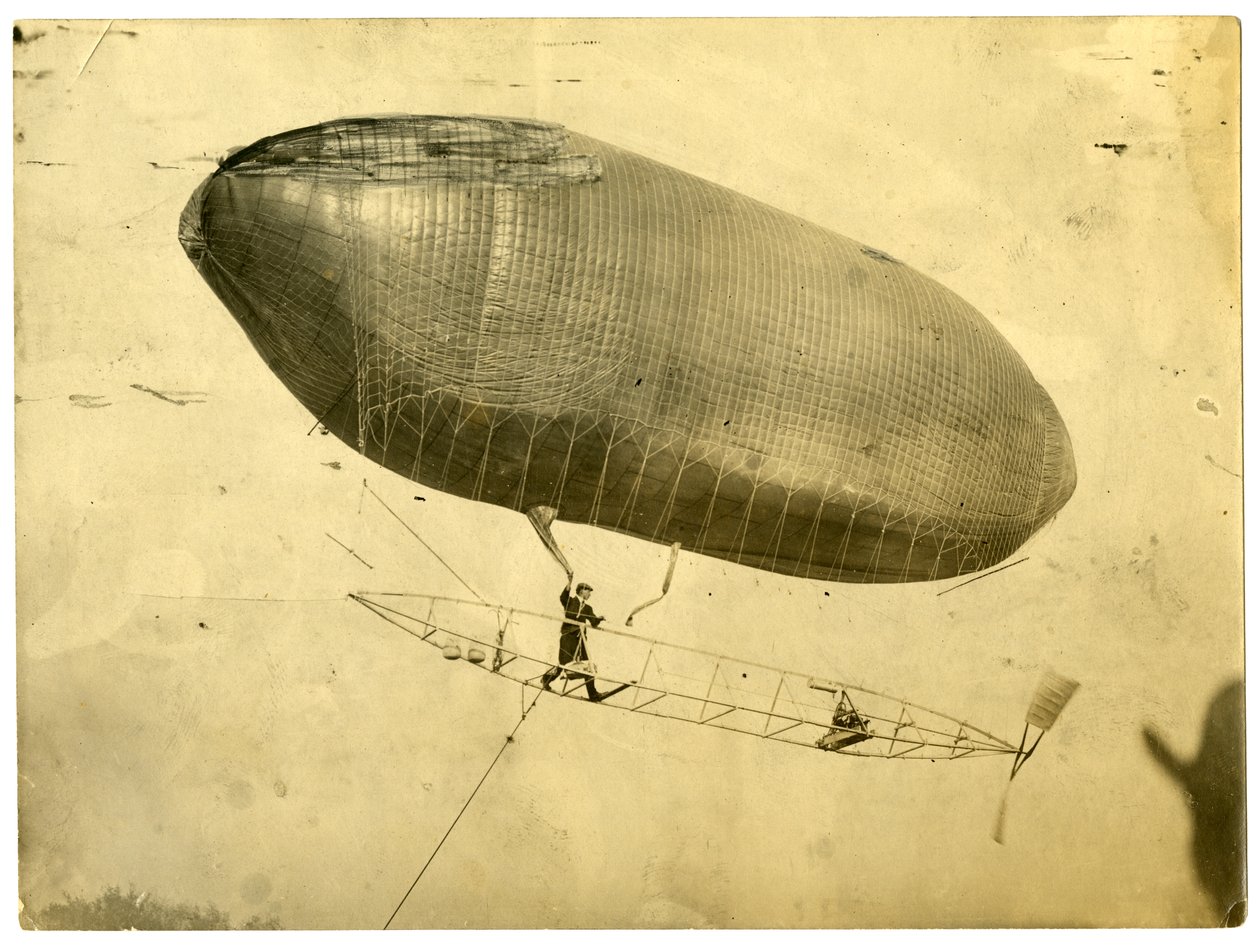 Luchtschip "California Arrow" door Jessie Tarbox Beals