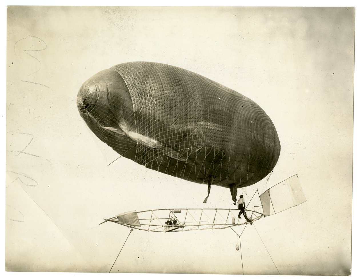 Luchtschip "California Arrow" door Jessie Tarbox Beals