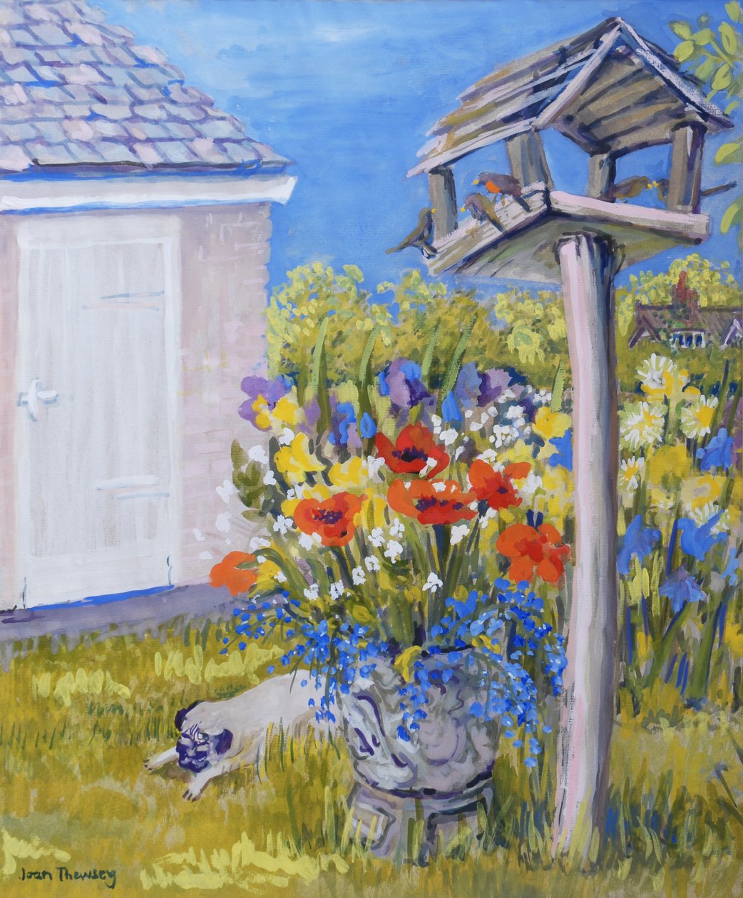 Cottage tuin met vogelhuisje en mopshond, 2011 door Joan Thewsey