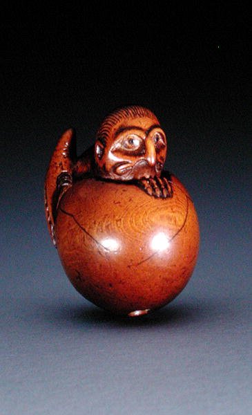 Netsuke die Tengu no Tamago Afbeeldt, ca. 1770-90 (hout) door Jobun