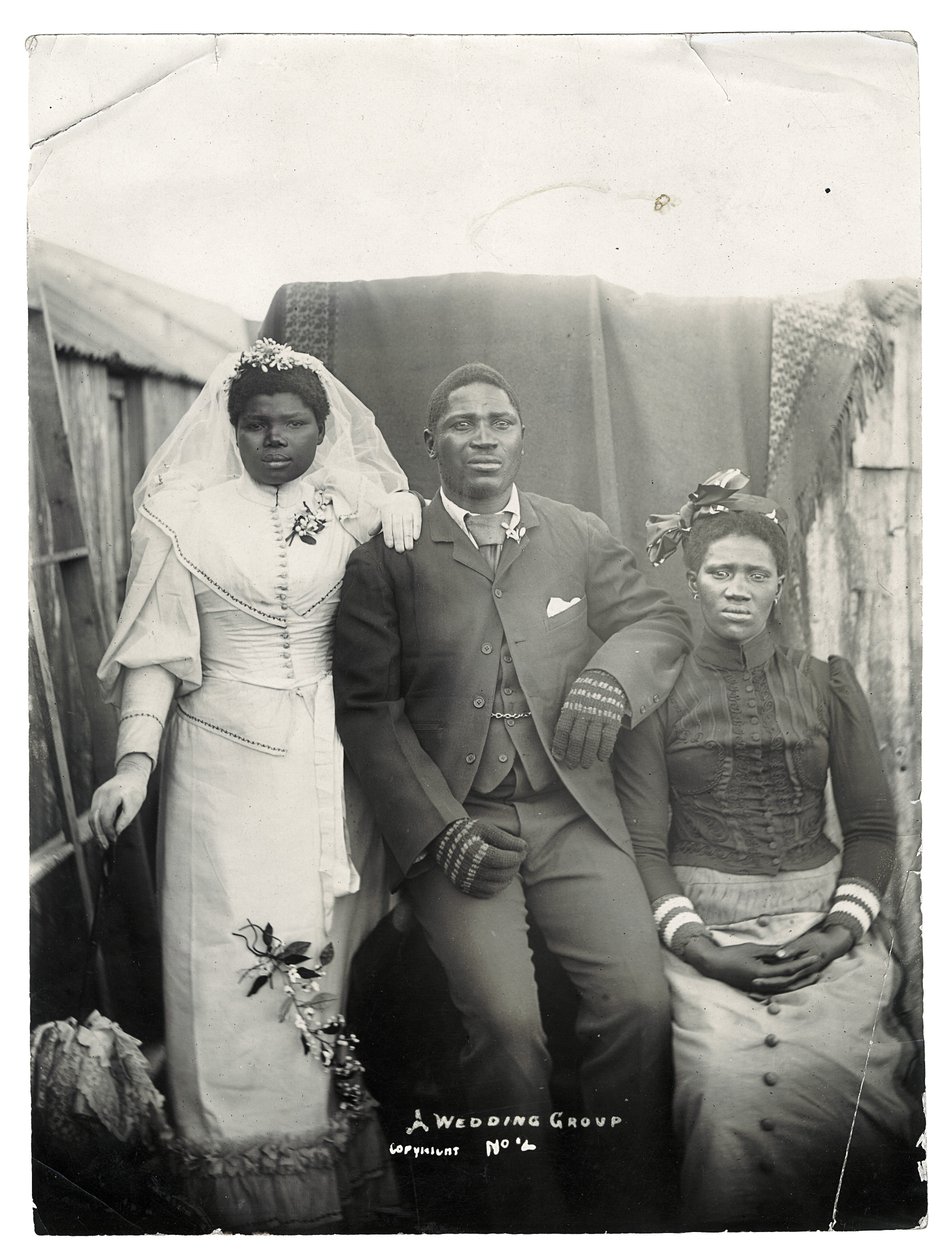 Een trouwgroep, ca. 1890 door Joe Barnett