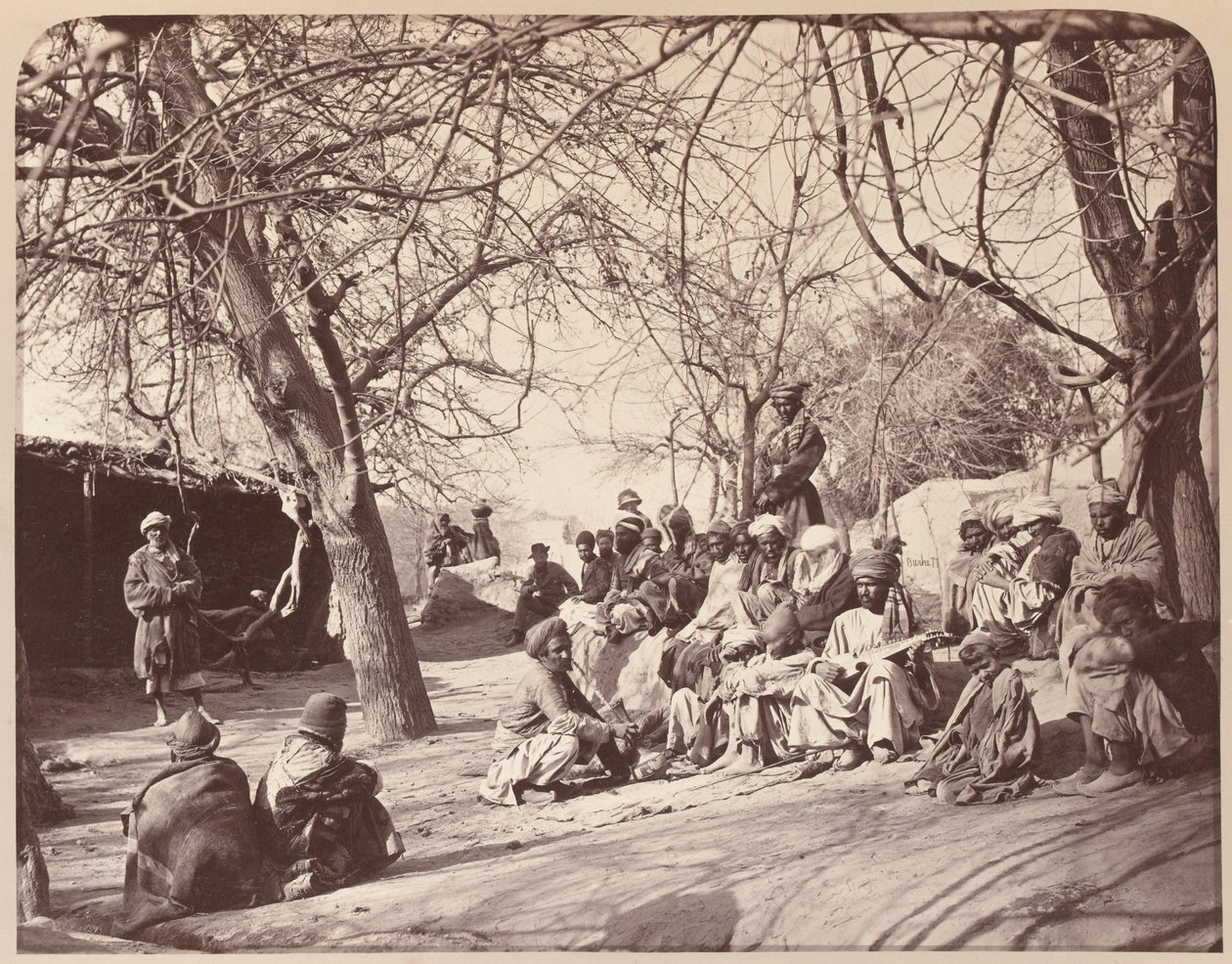 Een Straatscène in de Stad Jalalabad, 1878 door John Burke