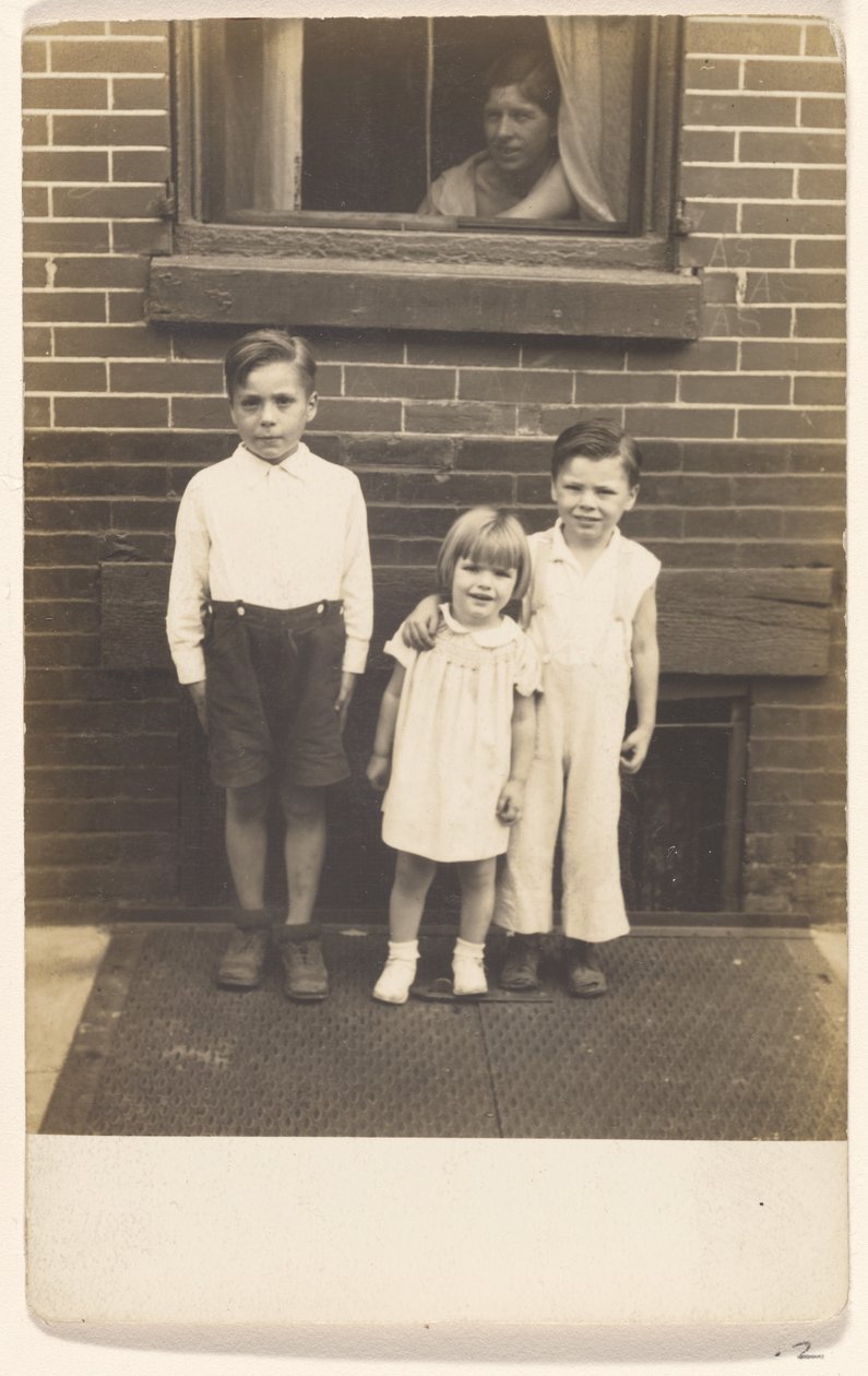 [Portret van drie kinderen]. door John Frank Keith