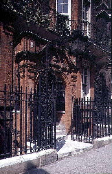 8 Palace Gate, gebouwd 1873-75 door John James Stevenson