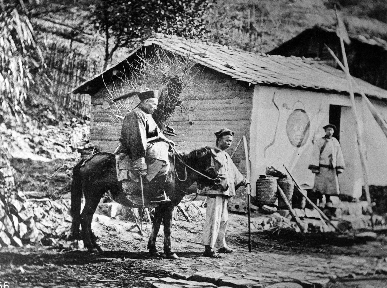 Een Militaire Mandarijn te Paard, ca. 1871 door John Thomson