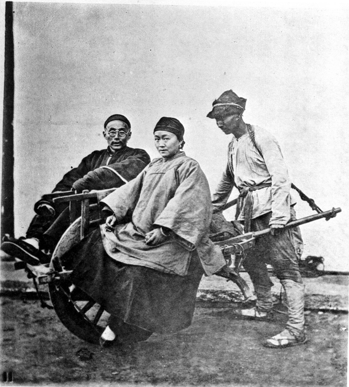 China, de riksja ca. 1870 (foto) door John Thomson