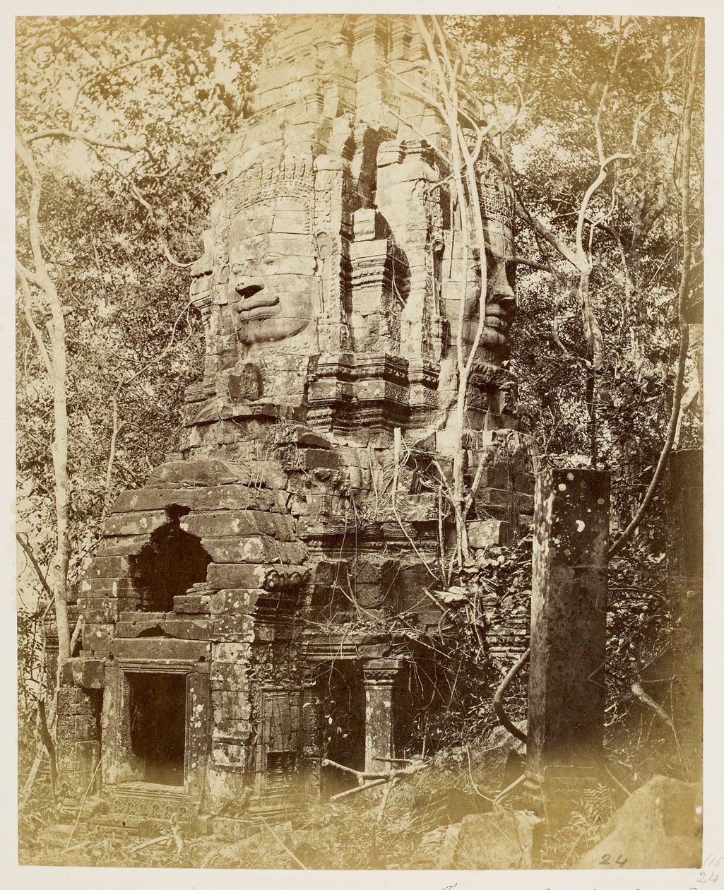 De Bayon-tempel, Angkor Thom door John Thomson