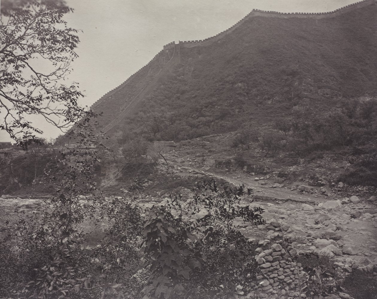 Uitzicht op de Grote Muur, China door John Thomson