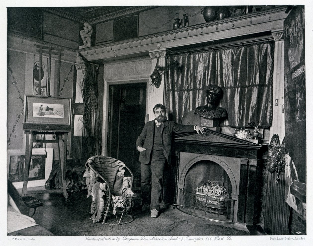 L. Alma-Tadema in zijn studio, c.1884 door Joseph Parkin Mayall