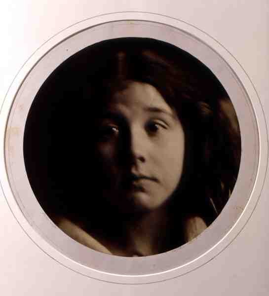 Een Kinderhoofd, c.1866 (zwart-wit foto) door Julia Margaret Cameron