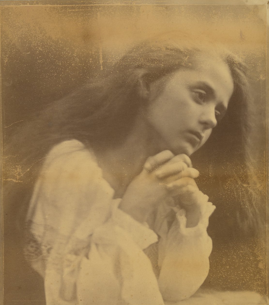 Jong meisje in gebed door Julia Margaret Cameron