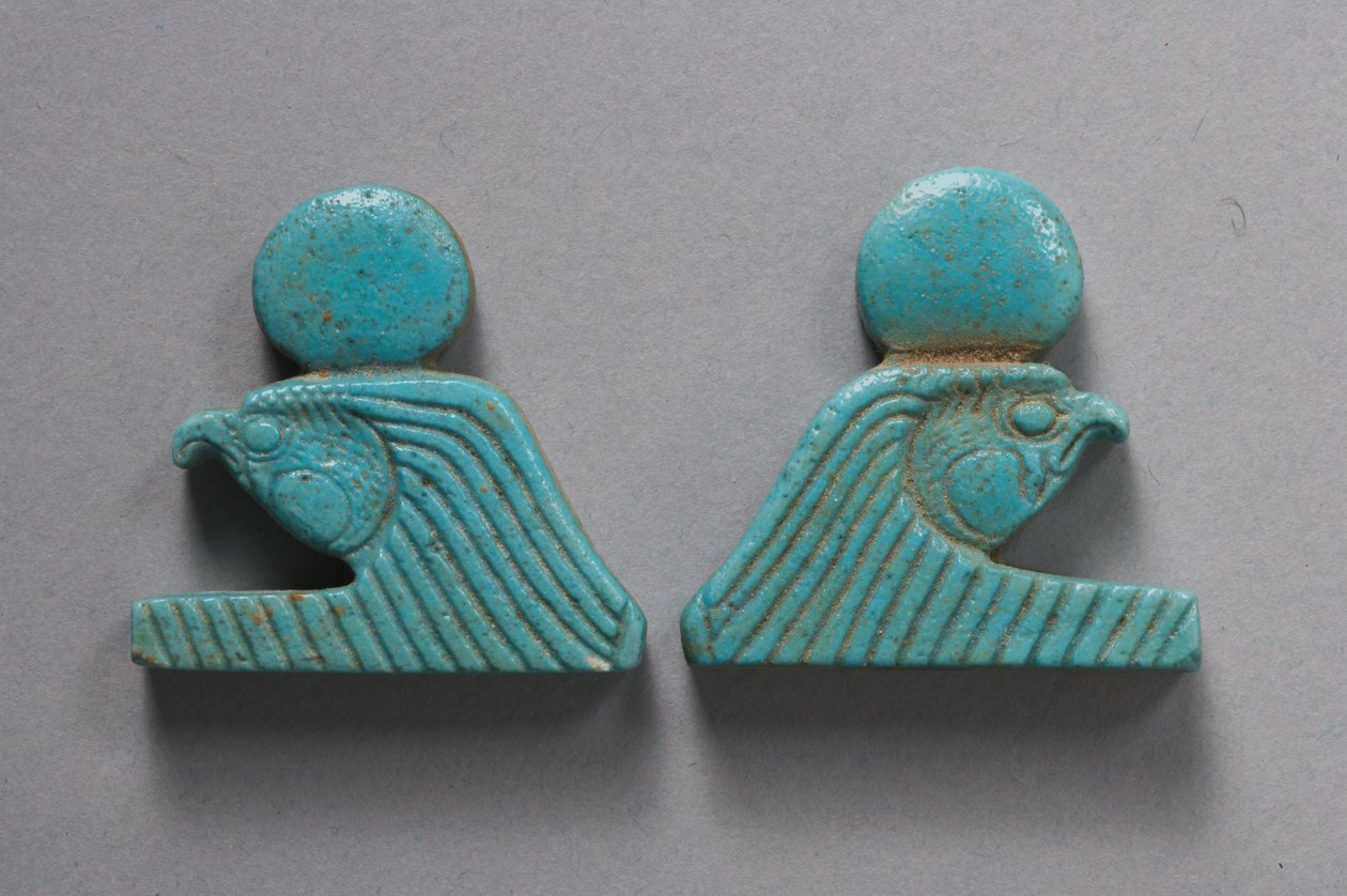 Valkenkop halsketting terminals (faience) door Late Period Egyptian