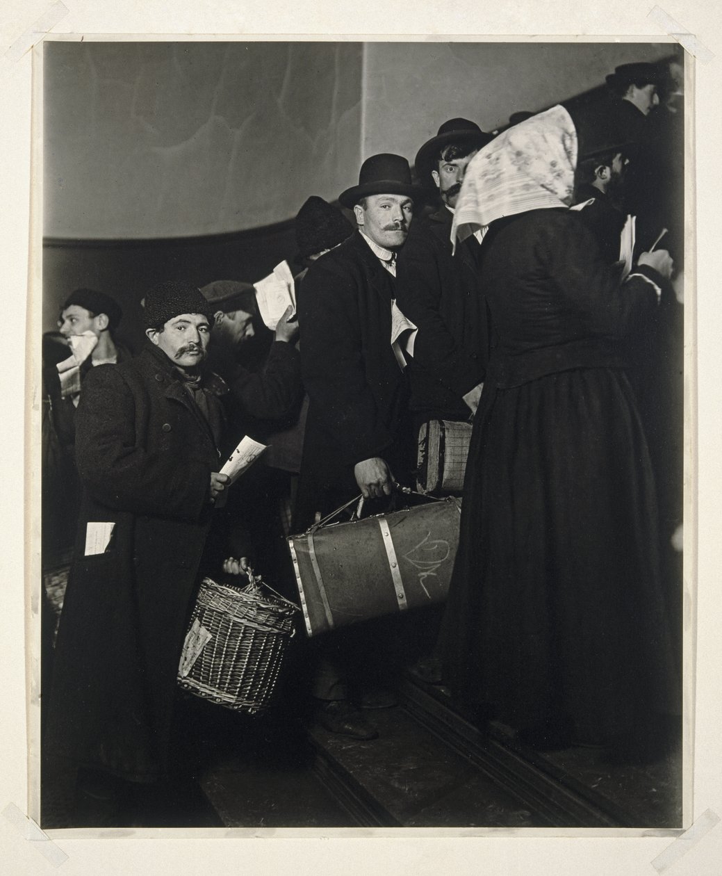 Klimmen naar het Beloofde Land, Ellis Island, 1908 door Lewis Wickes Hine