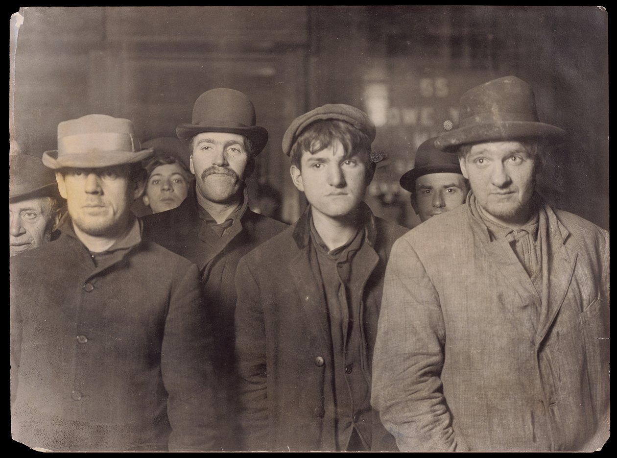 [Bowery Bread Line]. door Lewis W. Hine