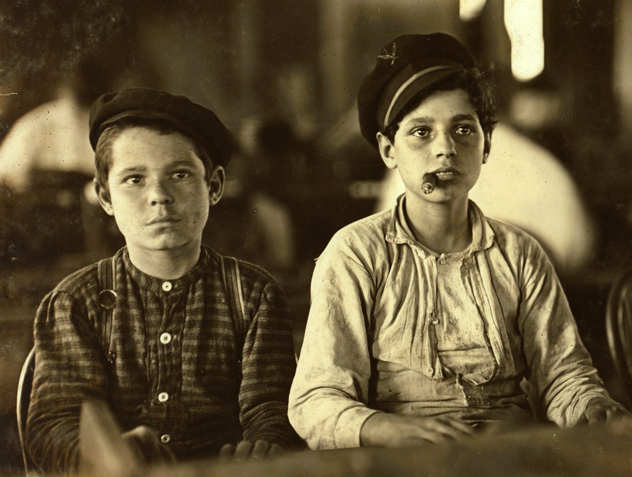 Sigarenmakers, Tampa, Florida, 1909 door Lewis Wickes Hine