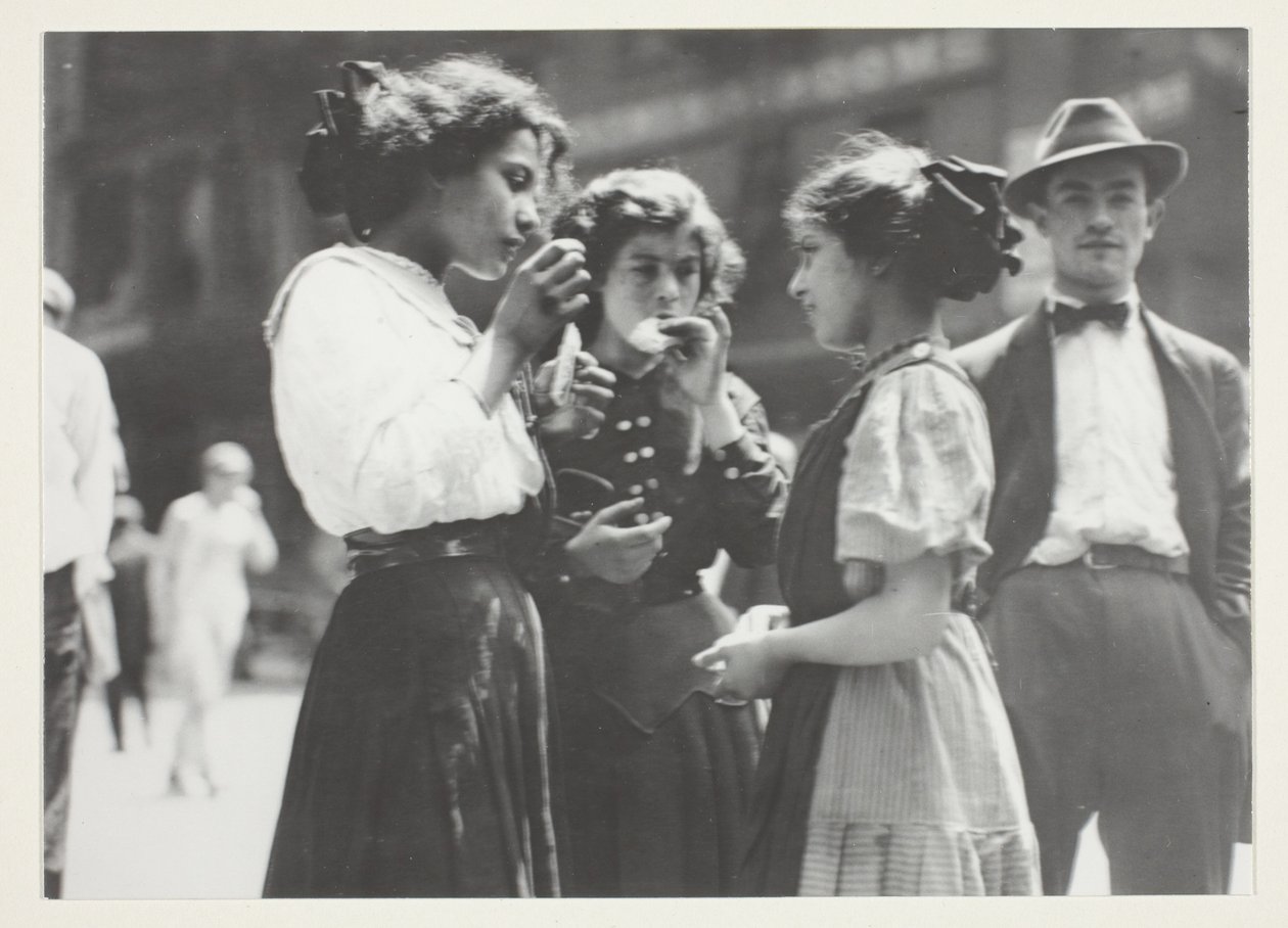 Lunchtime door Lewis Wickes Hine