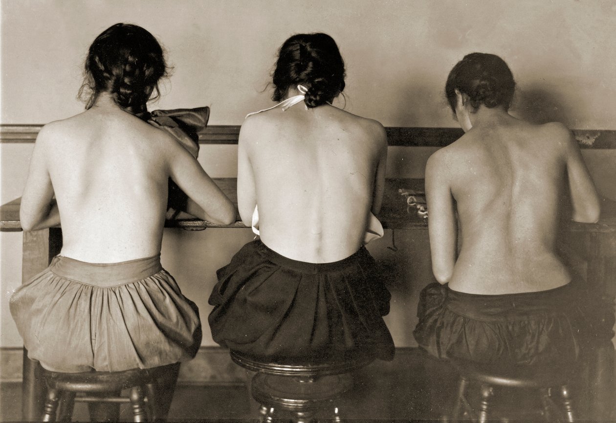 Naaistermeisjes, ca. 1917 door Lewis Wickes Hine